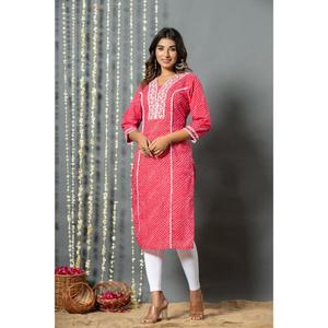 Conjunto elegante hecho a mano de Kurta con pantalón y Dupatta estampada a precio mayorista de algodón puro estampado digital largo para mujer - Product Image 3