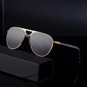 แว่นกันแดดทรงนักบินผู้ชายกรอบโลหะป้องกันรังสียูวี 400 คลาส 2 แว่นกันแดดพลาสติกสีดำและกรอบโลหะสำหรับใช้กลางแจ้ง - Product Image 4