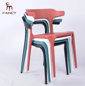 批发高品质户外家具椅子可堆叠PP塑料餐厅餐椅