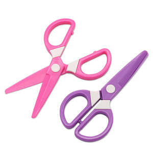 Tijeras de plástico para niños, color rosa y morado, 5 pulgadas, hoja recta, herramientas de corte de papel con certificación de seguridad - Product Image 2