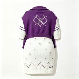 Abito in <span class=keywords><strong>Maglia</strong></span> <span class=keywords><strong>Bianco</strong></span> Casual Primaverile <span class=keywords><strong>di</strong></span> Alta Qualità OEM ODM con Design Traforato e Sciarpa Viola - Product Image 4