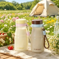 530ml kleine plastic waterfles van Tritan materiaal, makkelijk mee te nemen, met rietje, direct drinkbaar, dubbel doel.