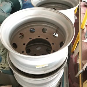 Jante en acier robuste de 24 pouces, capacité de charge maximale de 50 tonnes <span class=keywords><strong>pour</strong></span> semi-remorques, qualité fiable, état d'<span class=keywords><strong>occasion</strong></span>, pièces de <span class=keywords><strong>remorque</strong></span> - Vente chaude - Product Image 4