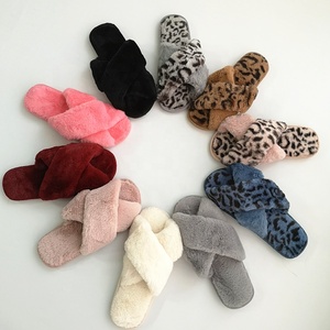 Nuove Pantofole da <span class=keywords><strong>Donna</strong></span> in Cotone Antiscivolo Calde con Stampa Leopardata e Design Incrociato in Peluche - Product Image 6