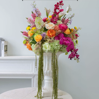 Arrangement floral vibrant et coloré en rose magenta et orange pour centre de table de mariage, décoration de toile de fond de scène de réception 60 cm