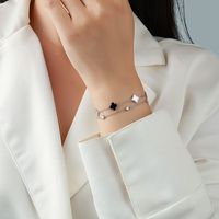 Bracelet porte-bonheur S925 en argent sterling plaqué or avec moissanite, trèfle à quatre feuilles, onyx noir et coquille blanche, style luxe léger pour le quotidien