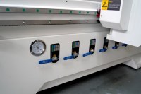 Routeur CNC A2 1300 NC Studio 4KW avec caméra CCD, couteau oscillant, moteur à roulement pour l'industrie publicitaire, la mousse souple et les films plastiques