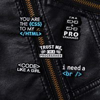 Código como una chica programador código letra Metal broche computadora IT programación bolsa recuerdo alfabeto esmalte suave solapa Pin