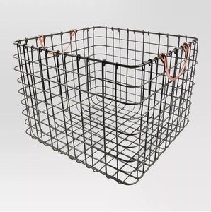 <span class=keywords><strong>Panier</strong></span> <span class=keywords><strong>de</strong></span> <span class=keywords><strong>rangement</strong></span> en fil métallique <span class=keywords><strong>de</strong></span> grande taille pour la maison moderne avec poignées en cuivre - Product Image 1