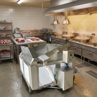 Marmite de cuisson industrielle à vapeur alvéolée, cuve à basculement automatique pour la production en série de canard entier, tête de porc, pattes, et snacks à base d'offal de canard