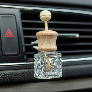 8ml tutup kayu mewah <span class=keywords><strong>Mini</strong></span> kaca gantung penyegar udara minyak esensial botol <span class=keywords><strong>Diffuser</strong></span> parfum mobil - Product Image 3
