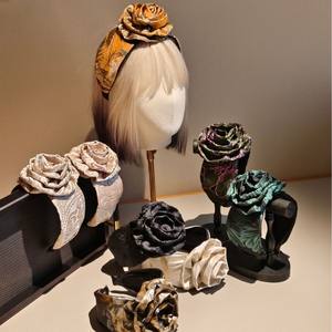 Serre-tête extensible à fleurs bohèmes pour mariages et fêtes - Product Image 1