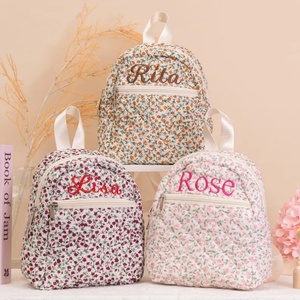 Mochila Personalizada Adorable con Cierre, Mochila de Algodón con Monograma Floral para Mujer, Mochila Acolchada Delicada - Product Image 1
