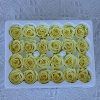 Fournisseur d'usine du Yunnan : Têtes de roses miniatures préservées de 1-2 cm, 24 pièces, matériel floral DIY pour décorations de mariage et de la Saint-Valentin à la maison
