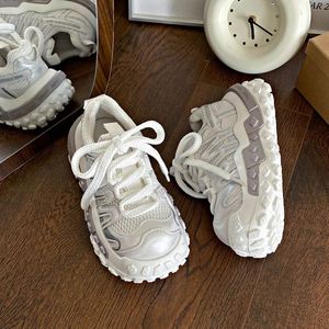 Baskets plateforme tendance pour femmes, design rehaussant de 7 cm, chaussures décontractées d'extérieur confortables et respirantes pour toutes les occasions - Product Image 3