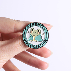 Broche amusante en émail Chat Grenouille Flottant, citation humoristique sur la santé mentale, badge de sac et de revers, bijou de mode, cadeau pour amis - Product Image 4