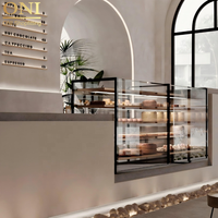 Meubles de café moderne Vitrine en bois éclairée par LED pour magasin de centre commercial Bar et thé à bulles Comptoir de café Design d'intérieur