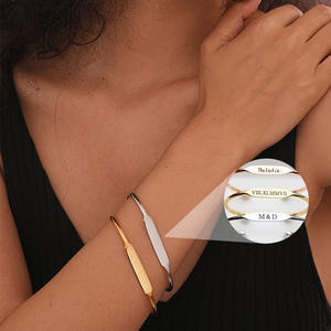 Bracelet manchette ouvert en acier inoxydable plaqué or 18 carats, personnalisable par gravure laser, bijou unisexe tendance à faire soi-même - Product Image 6