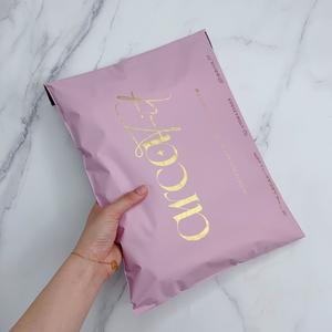 Sobres de Poliéster Mate Personalizados con Impresión Dorada - Bolsas de Envío con Marca para Cosméticos y Marcas de Boutique - Product Image 2