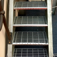 Grille en acier perforée pour installations énergétiques et chimiques |   Passerelles pour racks de tuyauterie et plateformes de réservoirs