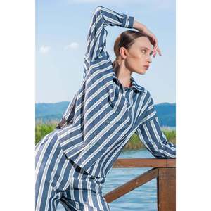 ชุดนอนผ้าฝ้ายวิสโคสสำหรับผู้หญิง คอวี แขนยาว ติดกระดุมทั้งตัว กระเป๋าเสื้อและกางเกง ใส่สบาย - Product Image 4