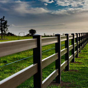 Clôture de cheval en PVC Stabalized 3 Rail Bétail Bétail Clôture Sécurité Clôture de cheval en vinyle noir pour la protection des chevaux - Product Image 1