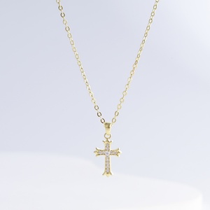 Collier pendentif croix en argent 925 plaqué or 18 carats, unique, style hip hop, été, élégant, pour femmes, avec zirconias, tendance. - Product Image 1