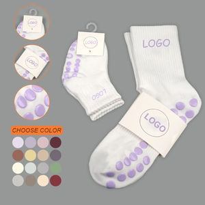 Calcetines de Pilates de alta calidad con bordado jacquard, antideslizantes, de algodón, para yoga, para mujer, con logo personalizado disponible. - Product Image 1