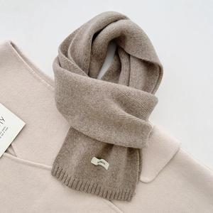 Bufanda de lana 100% tejida para mujer y hombre, color sólido, suave, agradable al tacto, cálida, para el invierno, bufanda de punto lisa para uso diario. - Product Image 4