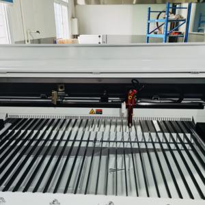 Découpeuse acrylique de laser de CO2 de prix d'usine de vente directe d'usine pour le système refroidi à l'eau en plastique en caoutchouc en bois <span class=keywords><strong>AI</strong></span>/PLT/BMP - Product Image 4