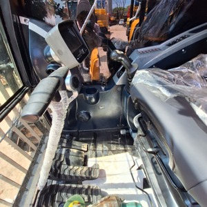 รถขุดไฮดรอลิกมือสอง Hyundai 305LC-9 สภาพดี ทนทาน น้ำหนัก 30 ตัน เหมาะสำหรับงานก่อสร้าง ขาย - Product Image 6