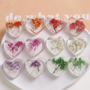 Decoración de flores de epoxi Regalos florales Artesanía de <span class=keywords><strong>resina</strong></span> de flores secas Inserción personalizada Flor verde y beige Cabujón de <span class=keywords><strong>resina</strong></span> redondo - Product Image 1