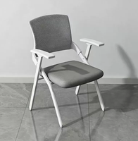 Chaise pliable peu encombrante avec dossier en maille et accoudoirs, pour tablette d'écriture, formation, conférence, école, bureau, réunion, événement