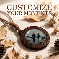 Collier en bois personnalisable avec double portrait tissé, pour couples à distance, collection nostalgique, chaîne vintage à suspendre