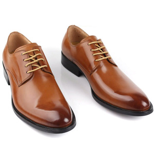 Tenue d'homme élégante et luxueuse de style britannique avec des chaussures à lacets en cuir véritable pour l'automne - Product Image 2