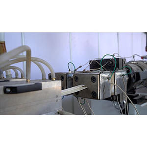 Fabricación de paneles de <span class=keywords><strong>techo</strong></span> de rejilla de pared de PVC WPC de <span class=keywords><strong>segunda</strong></span> <span class=keywords><strong>mano</strong></span> usados, máquina de extrusión, extrusoras de plástico - Product Image 2