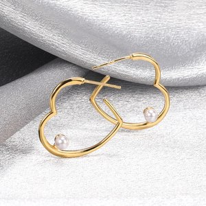Eleganti Orecchini a Perno con Cuore in Finta Perla, Stile Coreano Minimalista, Gioielli da Donna alla Moda per Uso Quotidiano, Regalo Chic - Product Image 4