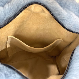 Bolso de hombro de gran capacidad para mujer, de alta calidad, personalizado, de invierno, de lana sintética y piel sintética. - Product Image 5