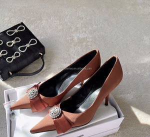 Chaussures à talons hauts Avenue Palazzo 90 mm en satin, bout pointu, avec nœud en strass, vente en gros - Product Image 1