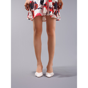 รองเท้าส้นสูงประดับดอกไม้สำหรับผู้หญิง ดีไซน์สวยงาม ส้นหนา ปลายแหลม เหมาะสำหรับงานปาร์ตี้ - Product Image 4