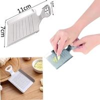Éplucheur et presse-ail en forme de spatule pour gingembre et ail