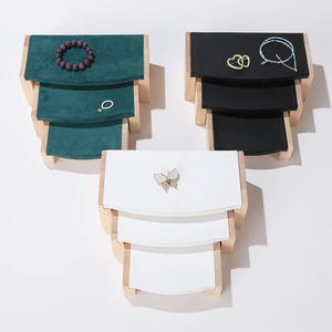 Présentoirs à bijoux en bois à plusieurs niveaux avec surface en daim pour vitrine de magasin et photographie de bijoux - Product Image 2