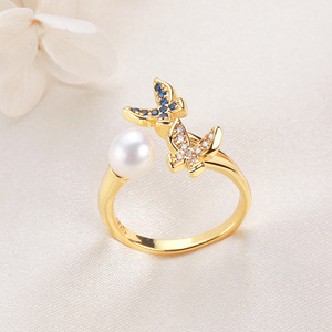Anillo de Perlas de Agua Dulce de Zhuji con Diseño de Mariposa Doble Voladora, Estilo Simple y Moderno, Chapado en Cobre, Color Dorado, Venta al por Mayor - Product Image 4