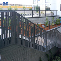 Balustrades et main courante en aluminium Balustre en métal Clôture moderne Intérieur Mme Parapet Tuyau carré Conception Ciment Balcon Garde-corps Hauteur
