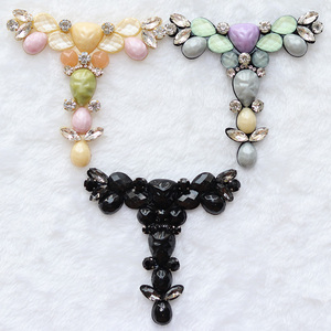 Venta al por mayor piedras pegamento <span class=keywords><strong>base</strong></span> de fibra hecho a mano zapatos de piedra de cristal ornamento para las mujeres para sandalias - Product Image 1