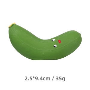 Yumuşak dayanıklı doğal lateks köpek oyuncak sevimli salatalık havuç domates sebze şekilli interaktif Pet oyuncaklar kauçuk gıcırtılı köpek çiğnemek oyuncak - Product Image 2