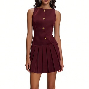 เดรสสั้นทรงเข้ารูปสำหรับผู้หญิง แบบไม่มีแขน จับจีบ แต่งกระดุมสีทองแบบไม่สมมาตร แฟชั่น - Product Image 1