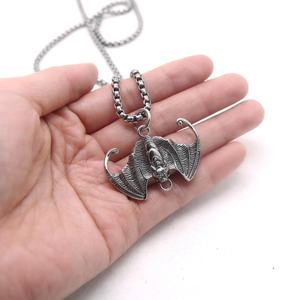 Pendentif de collier en acier titane, pendentif chauve-souris rétro, accessoires de vêtements de moto tendance pour hommes et femmes, bijoux pour hommes - Product Image 4