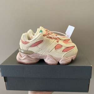 Chaussures pour enfants de qualité supérieure 9060 – <span class=keywords><strong>Baskets</strong></span> décontractées légères à lacets pour garçons et filles, idéales pour l'extérieur - Product Image 5