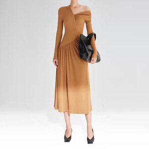 <span class=keywords><strong>Abito</strong></span> da donna di alta qualità, casual, con inserti irregolari e arricciature, personalizzato, elegante, a spalle scoperte, <span class=keywords><strong>in</strong></span> <span class=keywords><strong>maglia</strong></span>, sfumato e <span class=keywords><strong>plissettato</strong></span> - Product Image 3